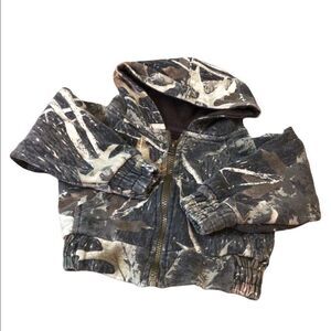 Canyon Guide Camo jacket size 4 fits more like a 2T
